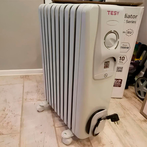 Масляний радіатор Tesy CC 2510 E05 R 2500 Вт (на коліщатках)